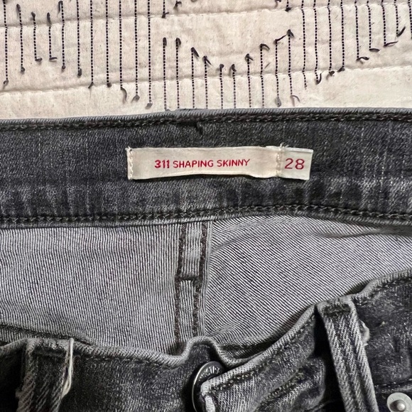 311 Shaping Skinny Black Levi Jeans - Picture 2 of 3